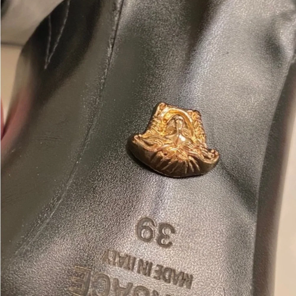 🌹VERSACE SOFT BLACK LEATHER HEELS w/ FAB GOLD HEELS ~ NEW & NEVER WORN - Picture 7 of 8
